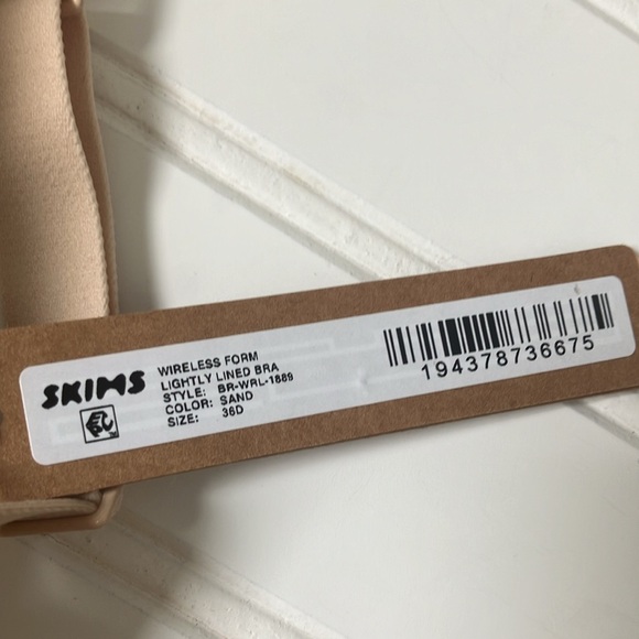 SKIMS Wireless Form Lightly Lined Bra | Color: sand/36D - Picture 4 of 7